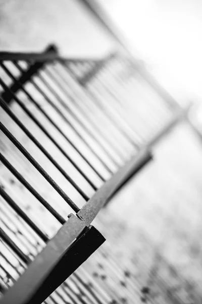 火、金属、さびた階段 — ストック写真