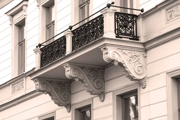 Het balkon in de barokstijl — Stockfoto