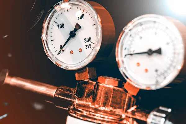 Cilindros de gás com manômetro — Fotografia de Stock