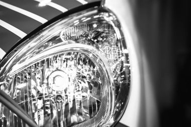 Beyaz araba ön ışık