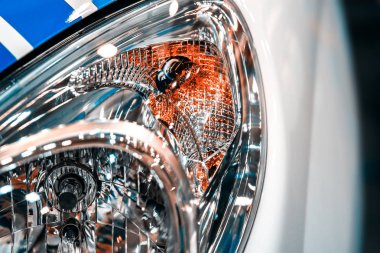 Beyaz araba ön ışık