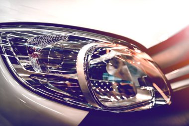 Beyaz araba ön ışık