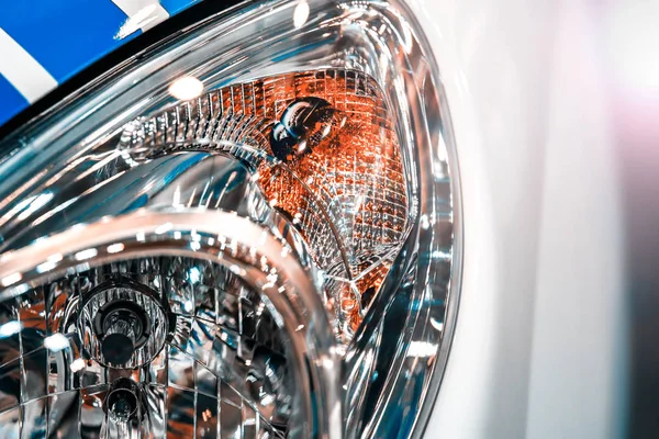 Beyaz araba ön ışık