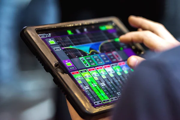 Uzaktan kumandalı dokunmatik tablet
