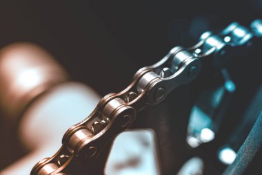 Metal koyu Bisiklet zinciri