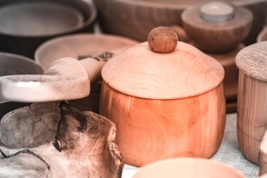 Ahşap gereçler ve tencereler