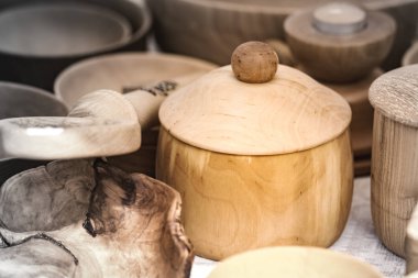 Ahşap gereçler ve tencereler