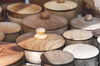 Ahşap gereçler ve tencereler