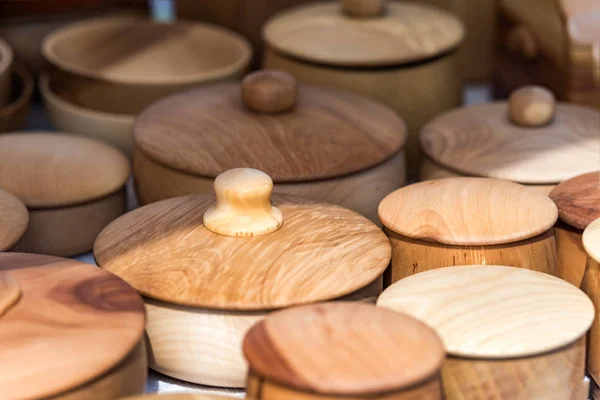 Ustensiles et pots en bois — Photo