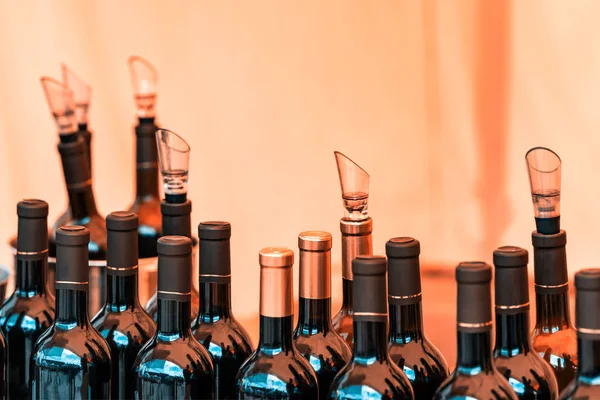 Mnoho lahví alkoholu — Stock fotografie