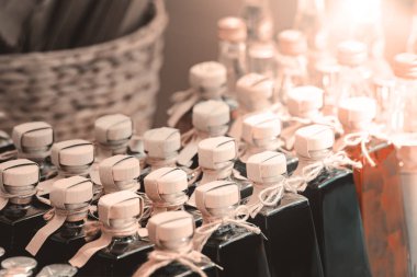 birçok şişe alkol