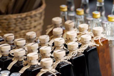 birçok şişe alkol