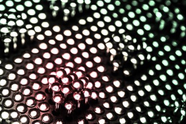 Koyu bir arka plan üzerinde birçok çivi