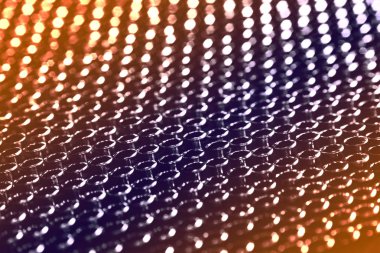 Karanlık arka planda pek çok aygır