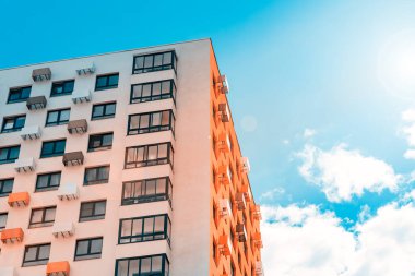 Çok katlı beton apartman