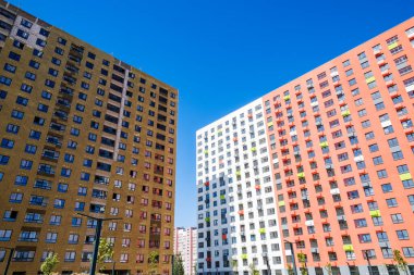 Çok katlı beton apartman