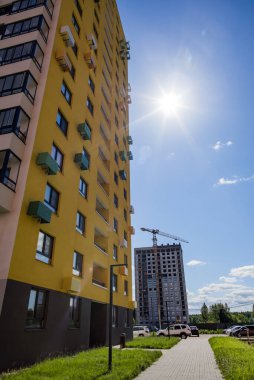 Çok katlı beton apartman