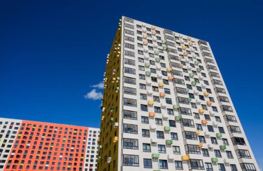 Çok katlı beton apartman