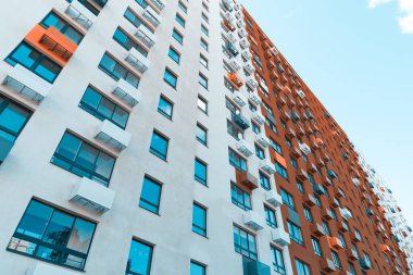 Çok katlı beton apartman