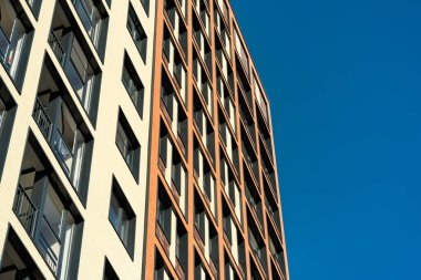 Çok katlı beton apartman