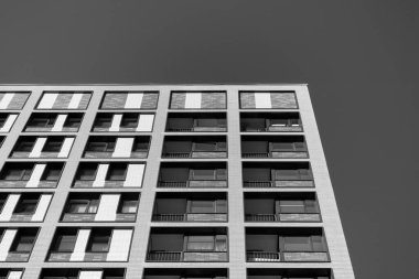 Çok katlı beton apartman