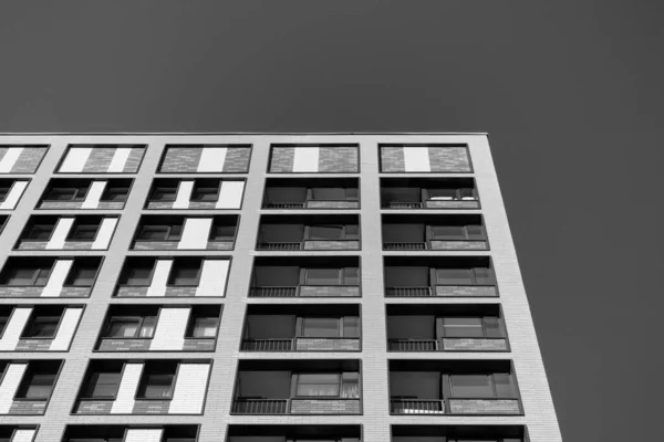 Appartement en béton à plusieurs étages — Photo