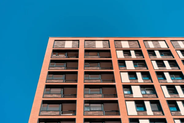 Appartement en béton à plusieurs étages — Photo