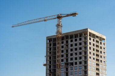 Çok katlı beton apartman