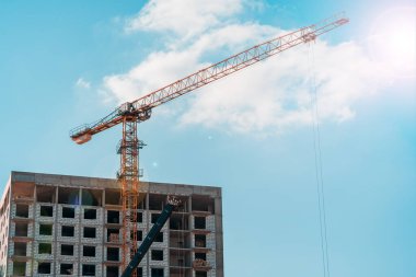 Çok katlı beton apartman