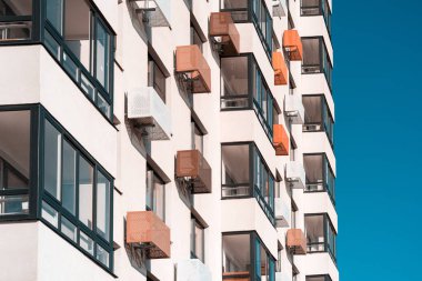 Çok katlı beton apartman