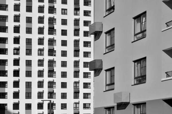 Betonnen appartement met meerdere verdiepingen — Stockfoto