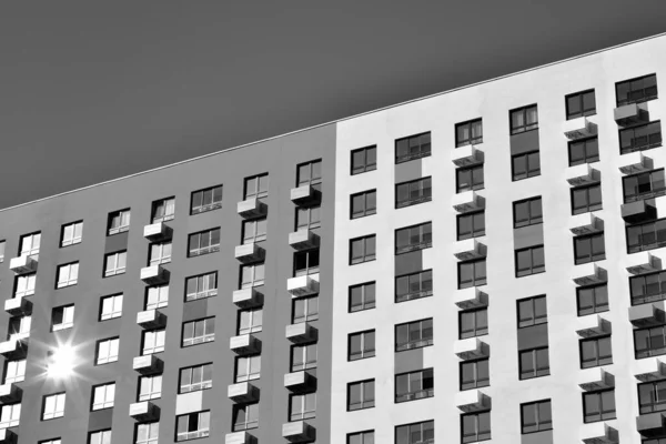 Appartement en béton à plusieurs étages — Photo