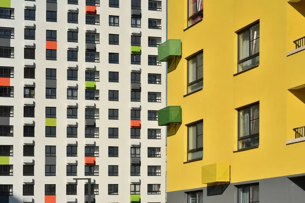 Appartement en béton à plusieurs étages — Photo