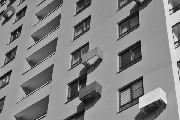 Multistorey apartamento de concreto — Fotografia de Stock