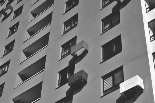 Multistorey apartamento de concreto — Fotografia de Stock