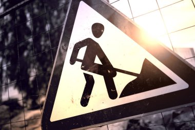 Tamir için yol işareti