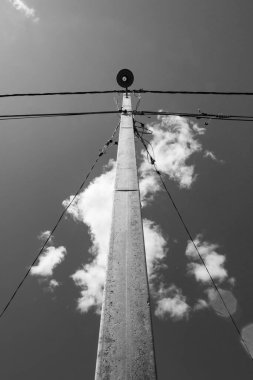 Somut elektrik direği