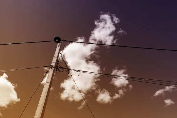 Betonnen elektrische paal — Stockfoto