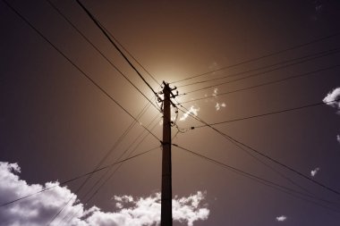 Somut elektrik direği