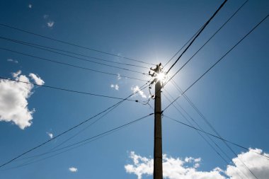 Somut elektrik direği