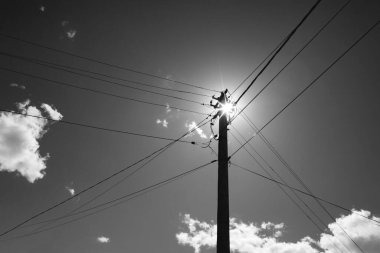 Somut elektrik direği