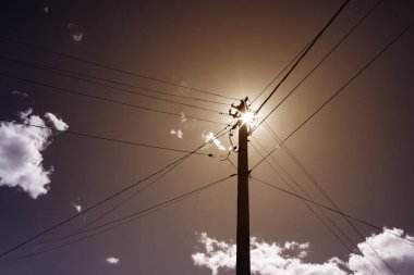 Somut elektrik direği