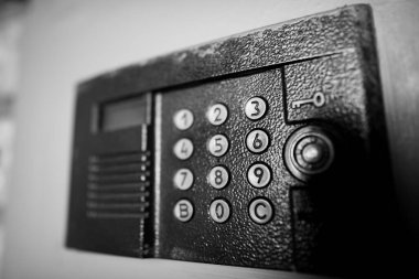 Yuvarlak düğmeli dahili iletişim