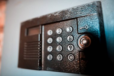 Yuvarlak düğmeli dahili iletişim