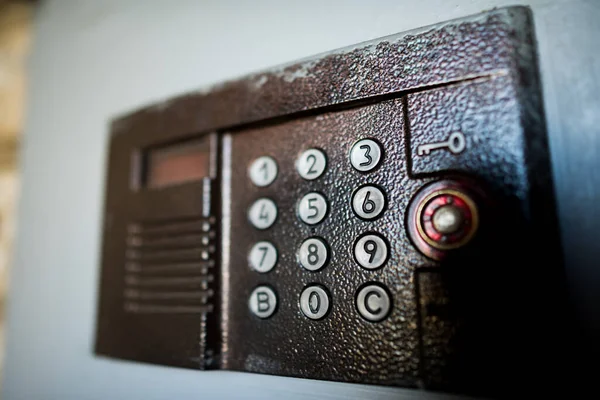 Yuvarlak düğmeli dahili iletişim