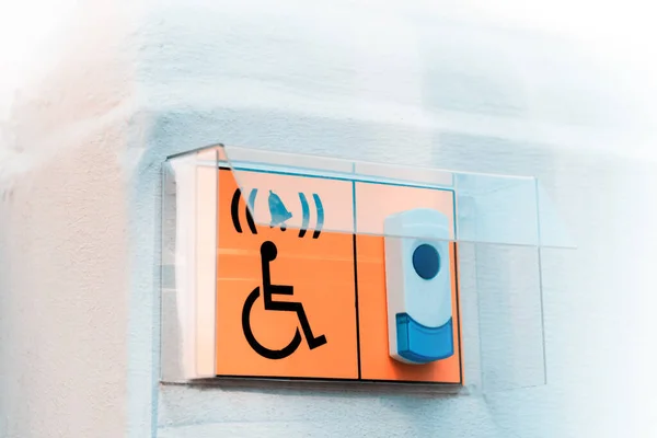 Disabled sign with signal button — Stock Photo, Image