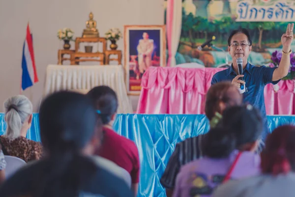 Kanchanaburi Thailand Juni Oidentifierade Lärare Välkomnar Föräldrar Till Eleverna Årsmötet — Stockfoto