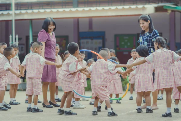 Tailandia Kanchanaburi Junio Maestros Identificados Estudiantes Kindergarten Hacen Ejercicio Con — Foto de Stock