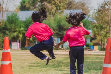 Temel öğrenciler Grade 3 almak sınav yüksek atlama.