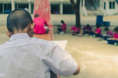 Öğrenciler Tay motifleri tapınağın Tay mimari çizim için deneyin.